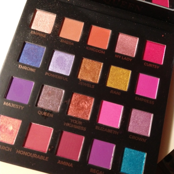 Eloise Beauty The Queen Eye Shadow Palette - Picture 3 of 4